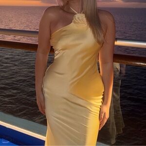 Elegant Yellow One-Shoulder Satin Dress